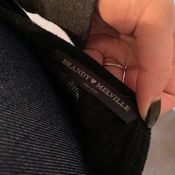 Brandy Melville Cropped Sweater - Picture 4 of 5